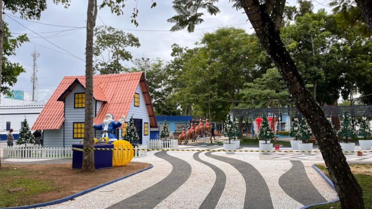 Prefeitura faz últimos ajustes para abertura oficial do Natal na Praça da Revolução