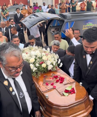 Sob forte comoção, Nilson Areal é sepultado em Sena Madureira Sob forte comoção, Nilson Areal é sepultado em Sena Madureira
