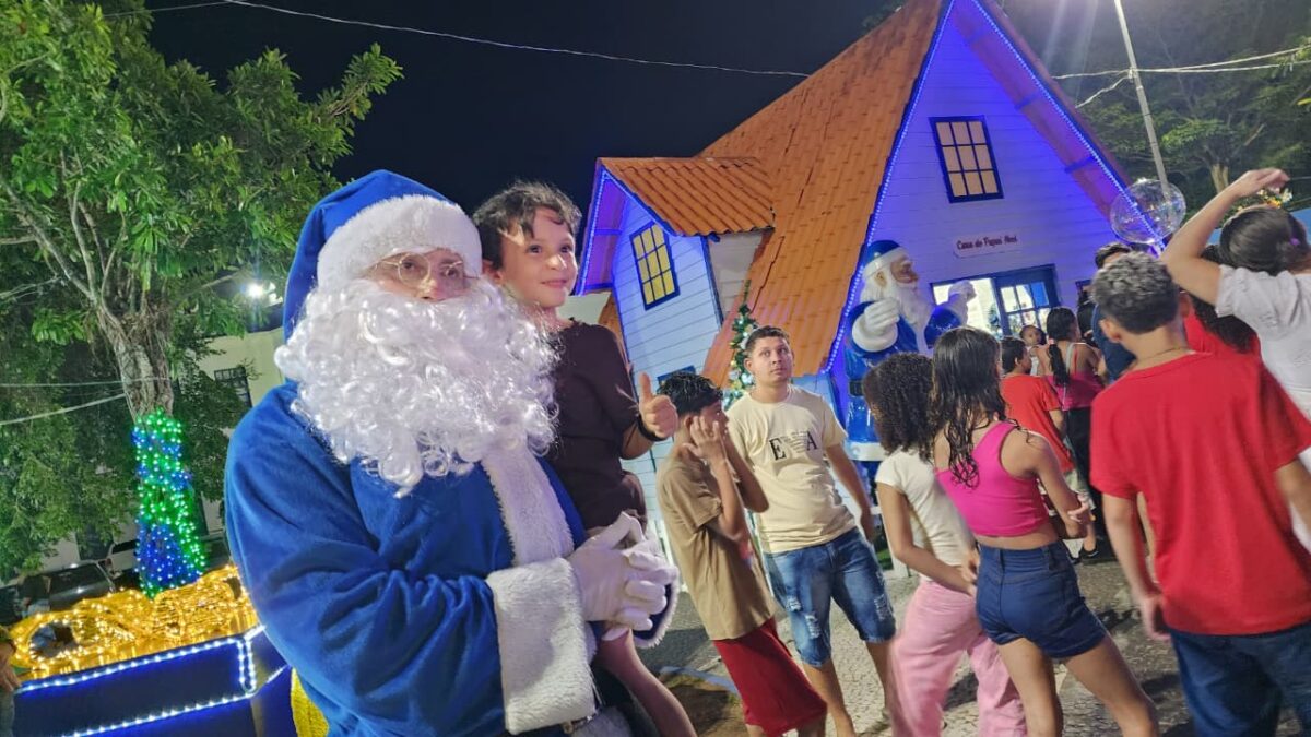 Tradição e magia do Natal: Papai Noel Azul já recebe o público na Praça da Revolução