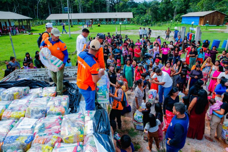 Prefeitura de Cruzeiro do Sul inicia entrega de 2.200 cestas básicas; indígenas recebem primeiros kits