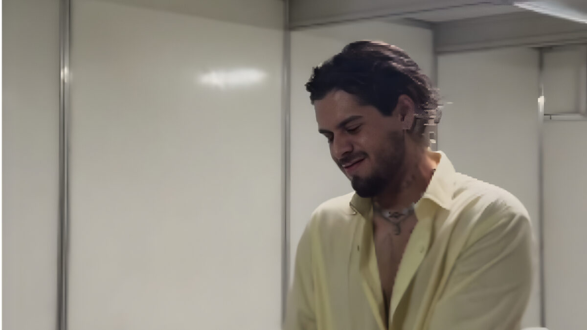 ze-felipe-comemora-reveillon-‘sozinho’-e-chama-atencao-nas-redes;-veja-video