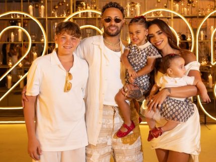 neymar-jr.-atravessa-a-virada-do-ano-em-clima-familiar-ao-lado-de-biancardi-e-dos-filhos
