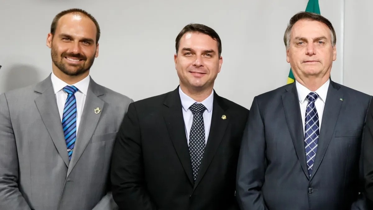filhos-de-bolsonaro-atacam-moraes-apos-ministro-negar-prisao-domiciliar-ao-ex-presidente