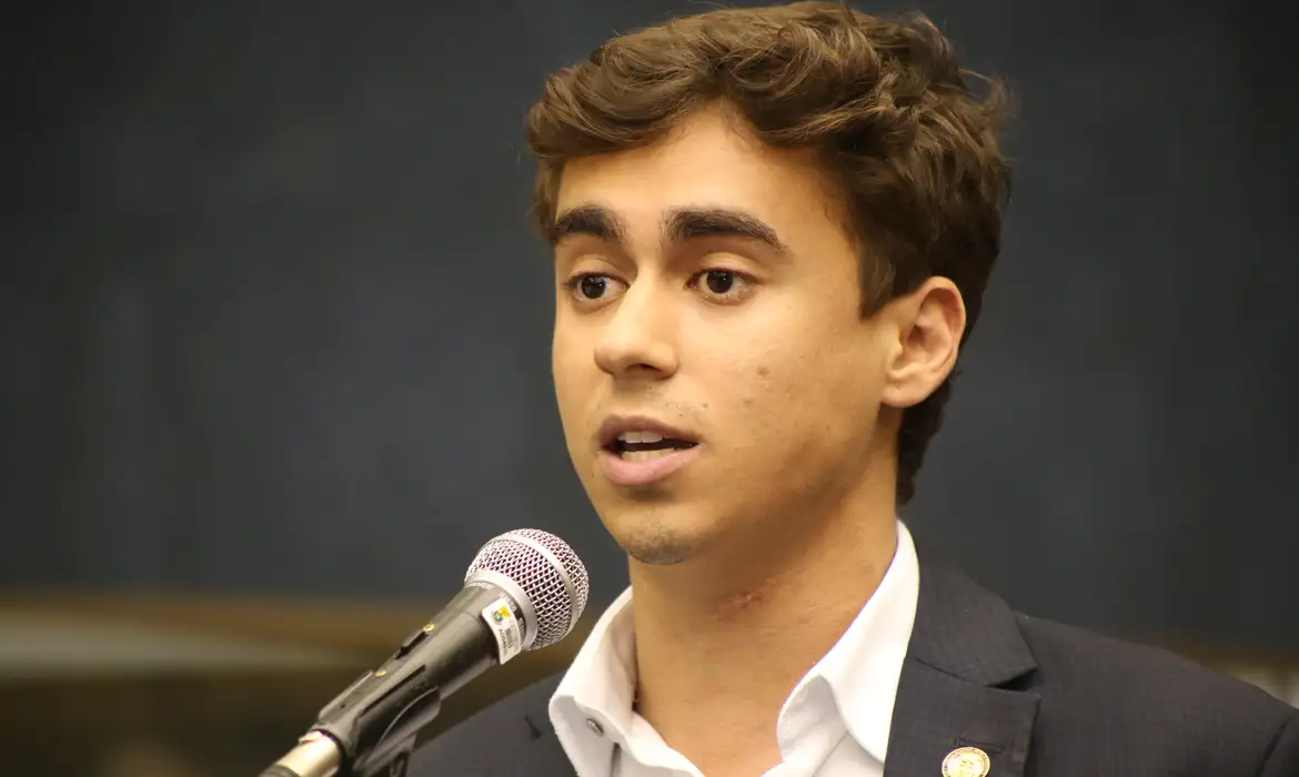 nikolas-ferreira-ironiza-atraso-da-mega-da-virada:-‘daqui-a-pouco,-moraes-vai-decidir’;-veja-video