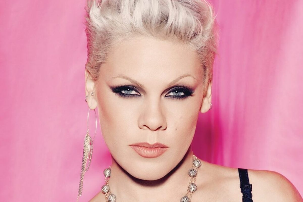 pink-passa-o-ano-novo-internada-e-precisara-de-cirurgia-na-coluna