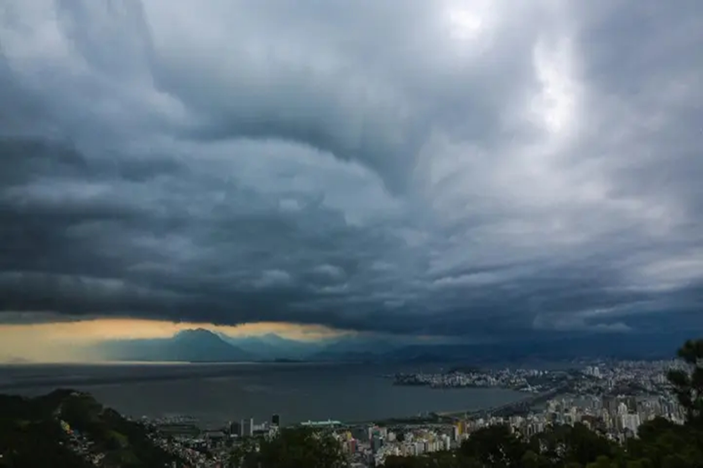 brasil-tem-alerta-de-chuvas-e-tempestades,-com-ventos-ate-100-km/h