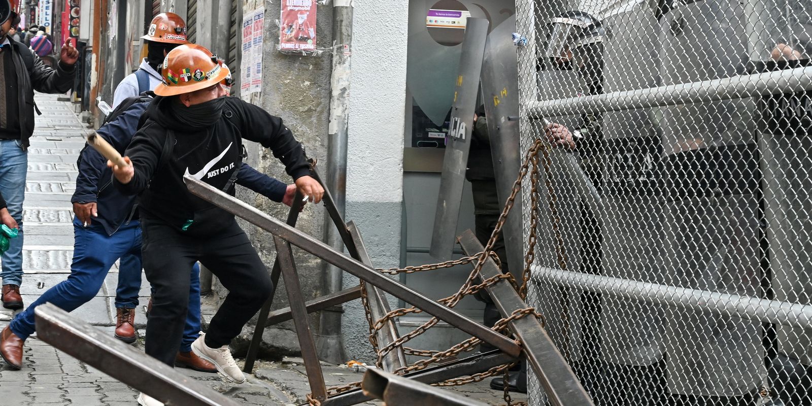 bolivia:-protestos-desafiam-governo-apos-aumento-de-combustiveis