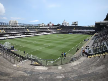 “clamor-brasil”-reune-multidao-na-vila-belmiro-e-transforma-o-ultimo-domingo-de-2025-em-noite-de-fe
