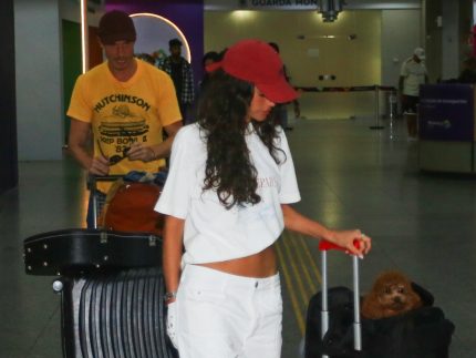 adeus,-alagoas!-bruna-marquezine-e-shawn-mendes-desembarcam-juntinhos-no-rio