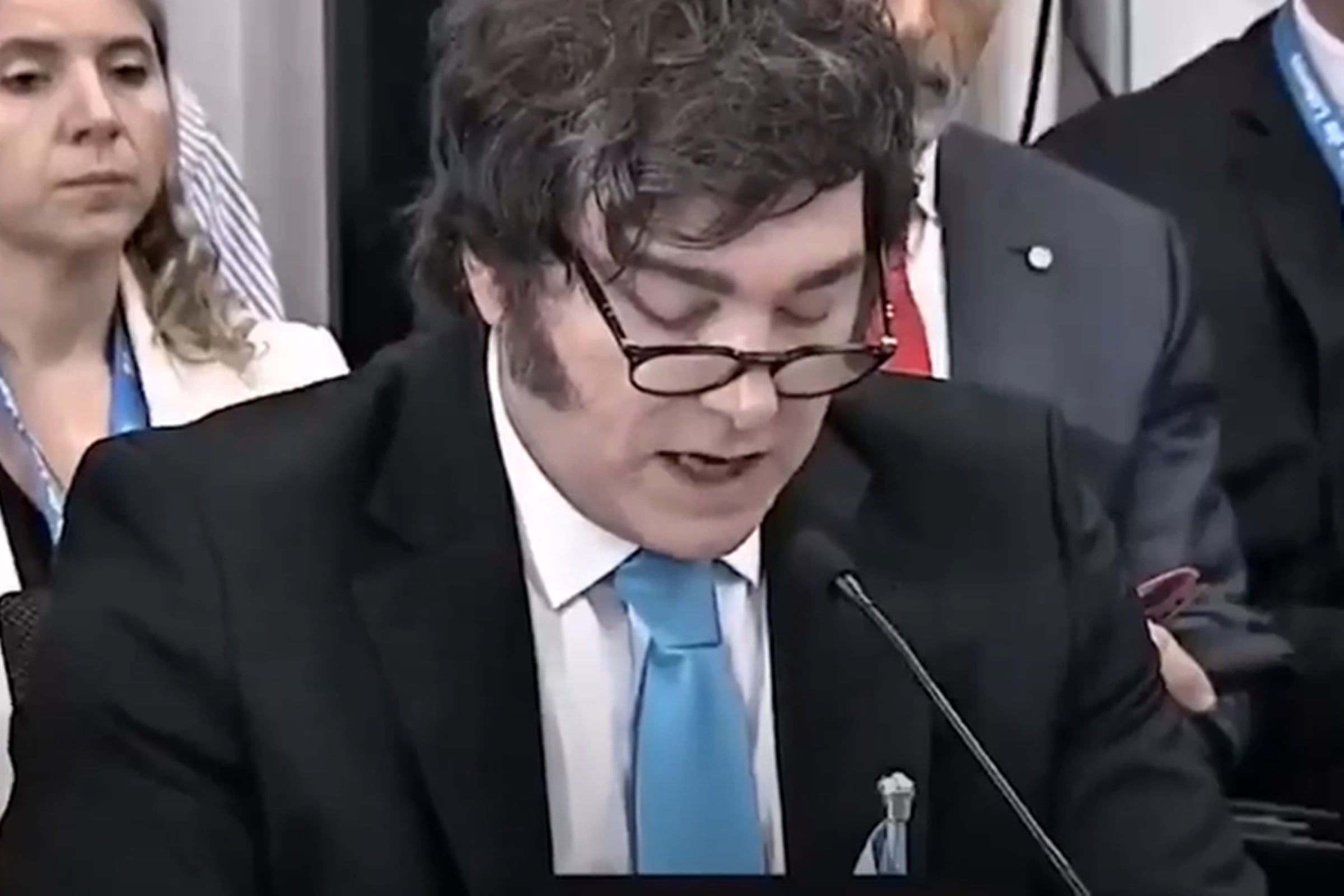 milei-provoca-lula-e-exibe-foto-do-petista-com-maduro