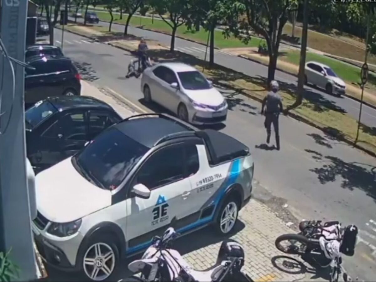 policial-e-arrastado-durante-tentativa-de-abordagem-a-motociclista;-video