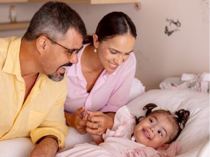 juliano-cazarre-se-emociona-ao-relembrar-trajetoria-medica-da-filha:-“fe-nos-sustentou”