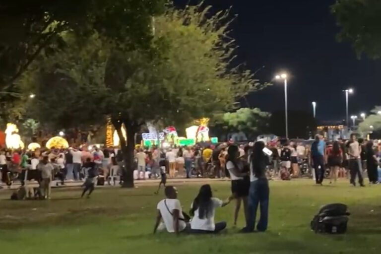 Venezuelanos em Boa Vista ocupam praça e comemoram prisão de Maduro