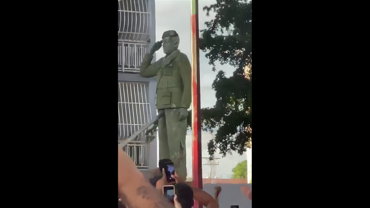 video-de-protestos-com-derrubada-de-estatua-na-venezuela-volta-a-circular;-entenda