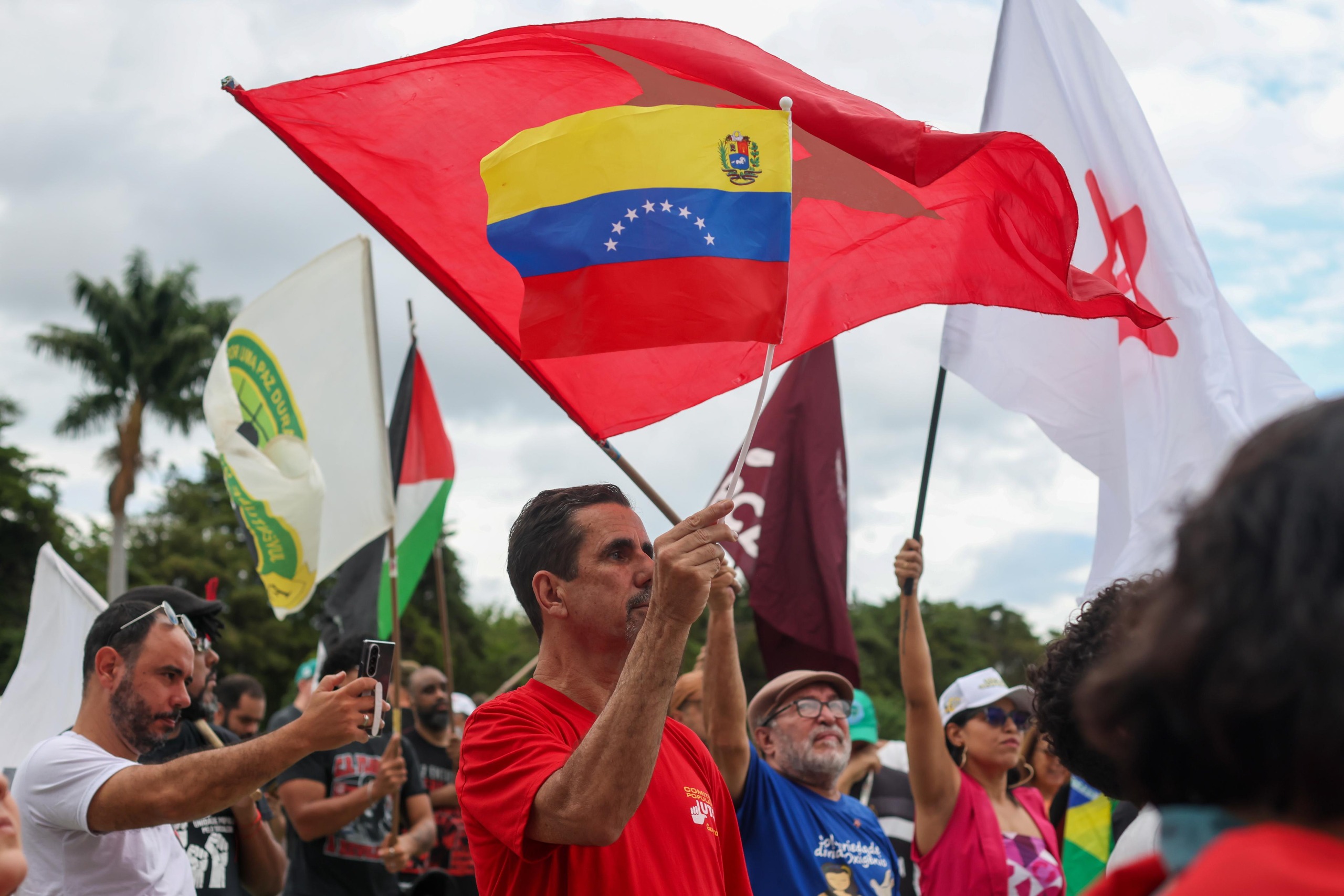 venezuela:-direita-brasileira-teme-fracasso-de-trump-perto-da-eleicao