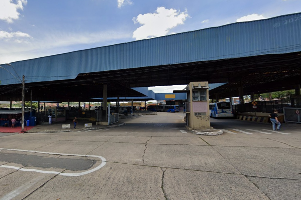 homem-e-preso-por-se-masturbar-2-vezes-ao-lado-de-mulheres-em-terminal