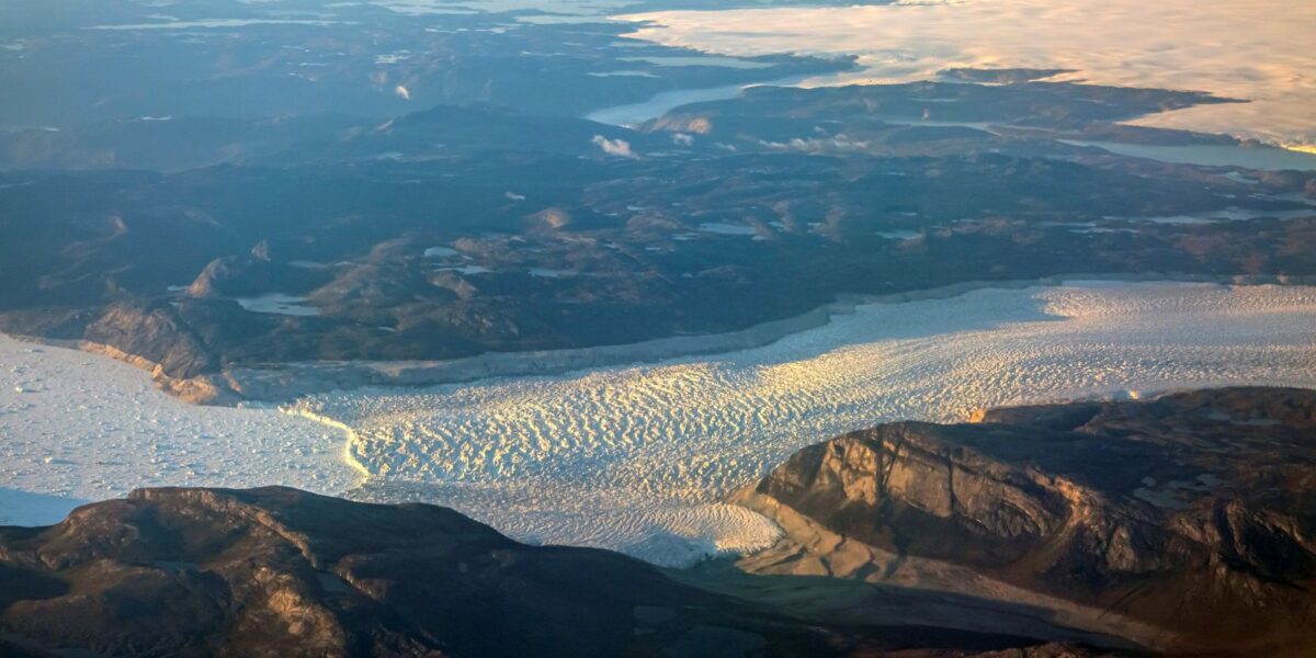 apos-venezuela,-trump-ameaca-tomar-groenlandia-e-atacar-colombia