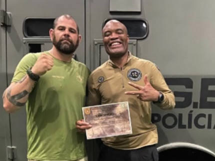 ex-campeao-do-ufc,-anderson-silva-faz-treinamento-para-virar-policial-nos-eua