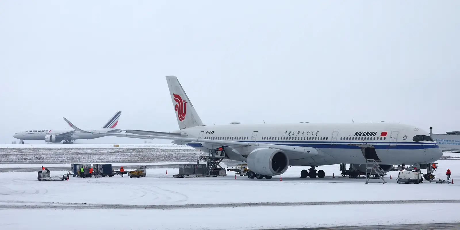tempestade-goretti:-nevascas-cancelam-centenas-de-voos-na-europa