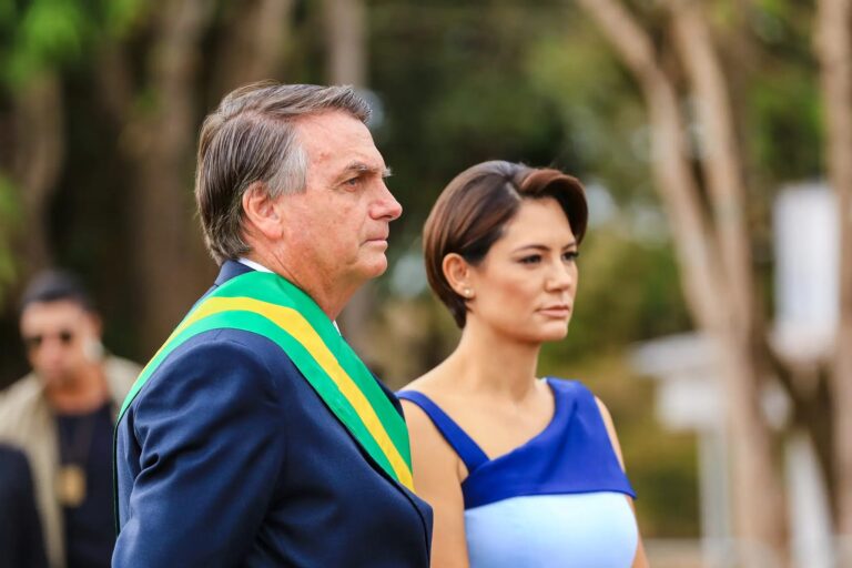 Michelle destaca âmodo sobrevivĂȘnciaâ de Bolsonaro apĂłs traumatismo