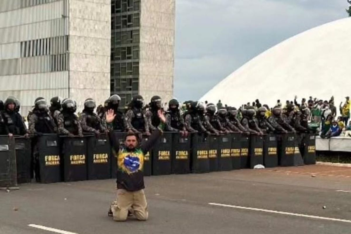 decepcionado-com-milei,-paulista-foragido-do-8/1-busca-exilio-no-chile