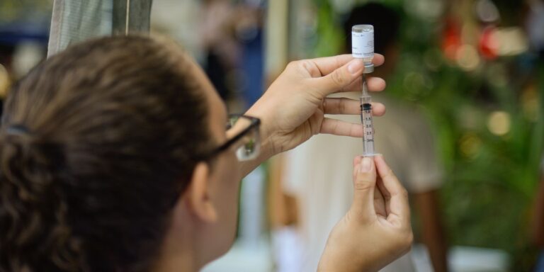 Acre registra alta em casos de SRAG e baixa cobertura vacinal, diz boletim