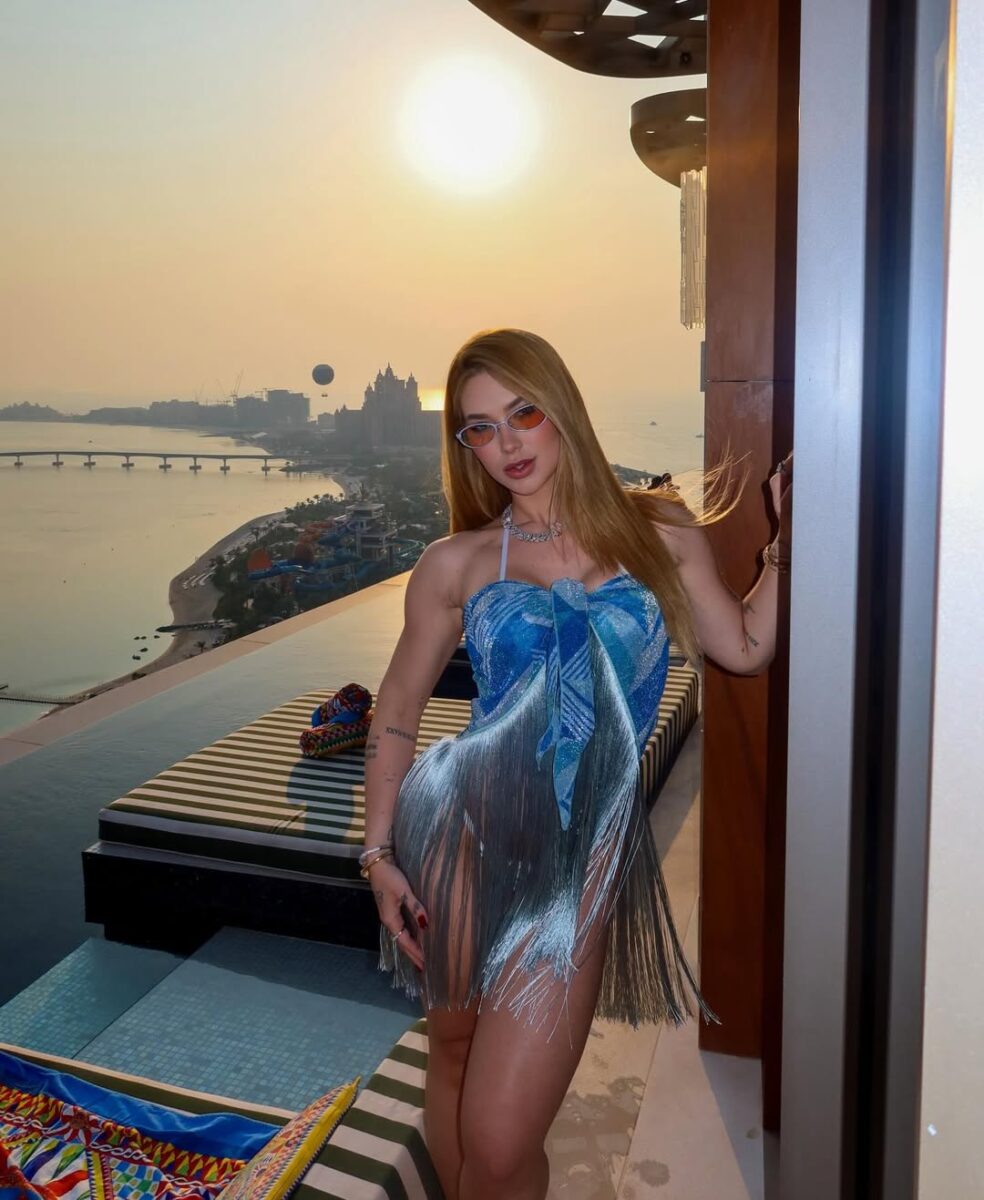 virginia-posta-foto-de-biquini-em-dubai-e-vini-jr-nao-perde-tempo;-confira