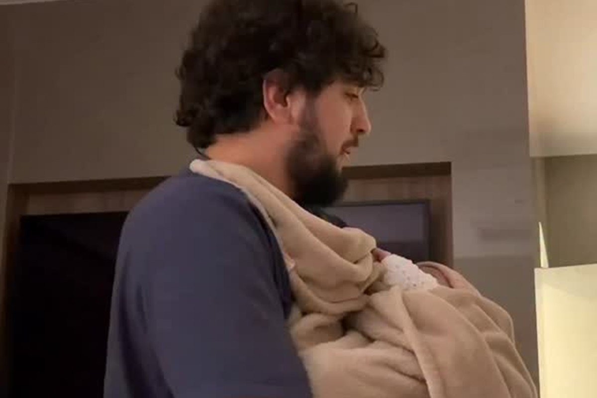 “no-youtube-era-facinho”,-brinca-nattanzinho-com-zuza-no-colo.-assista-ao-video