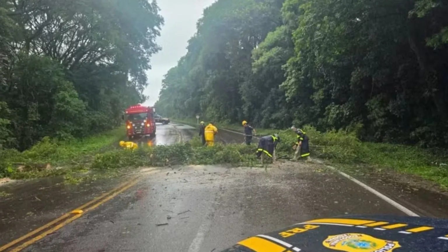 ciclone-extratropical-causa-estragos-em-ao-menos-18-cidades-do-rio-grande-do-sul