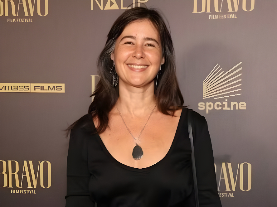 quem-e-sandra-delgado,-a-esposa-de-wagner-moura-que-roubou-a-cena-no-globo-de-ouro