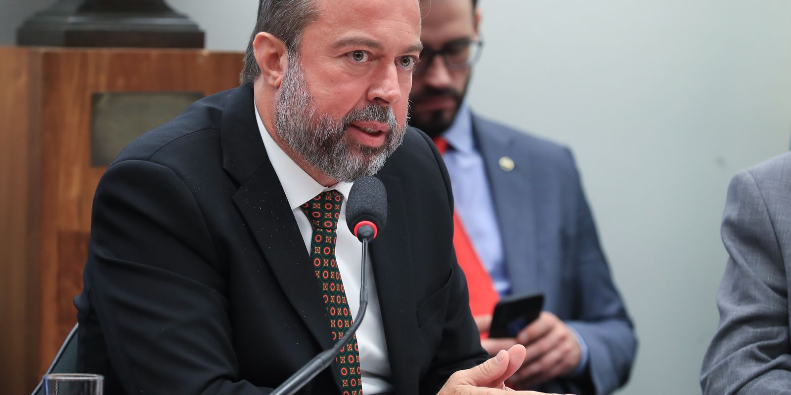 brasil-busca-ampliar-com-sauditas-parcerias-em-minerais-criticos