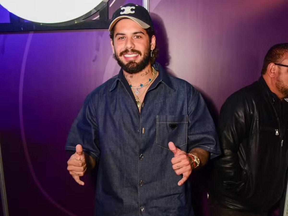 revoltados-com-ze-felipe-durante-show,-fas-clamam-por-virginia;-video