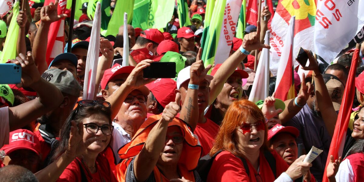 sindicatos-celebram-salario-minimo-e-defendem-melhoria-em-reajustes