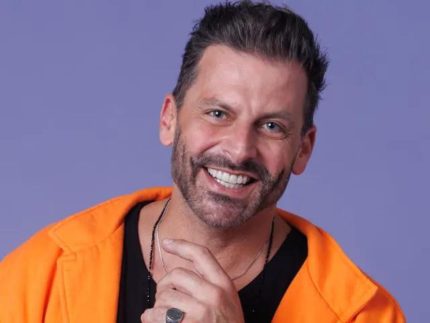 apos-sofrer-convulsao-no-“bbb26”,-henri-castelli-e-levado-ao-hospital