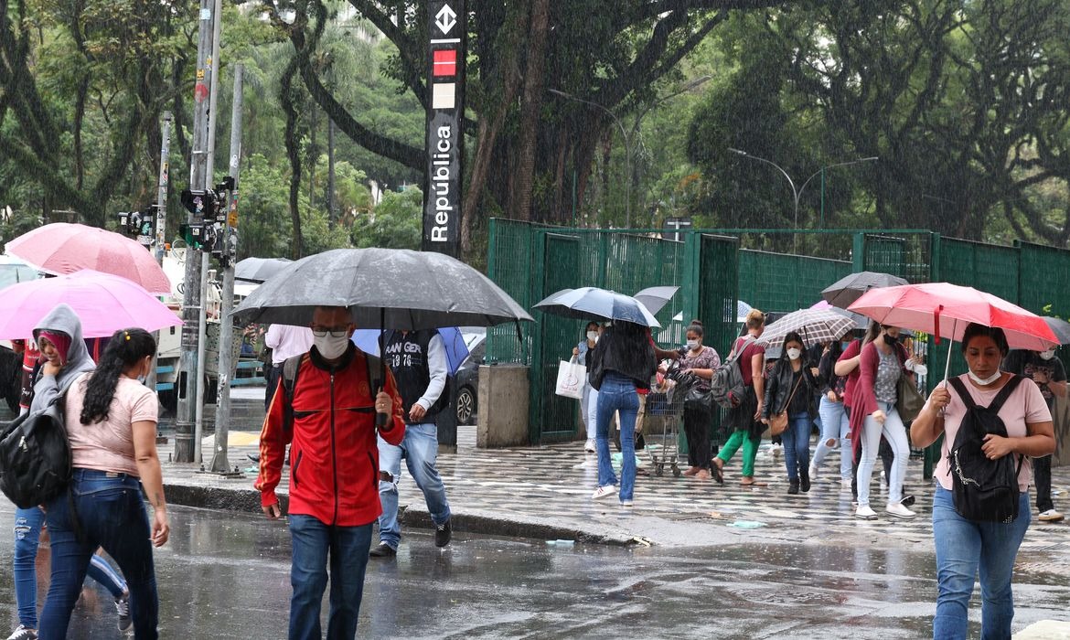 sao-paulo-entra-em-alerta-com-risco-de-temporal,-alagamentos-e-fortes-ventos