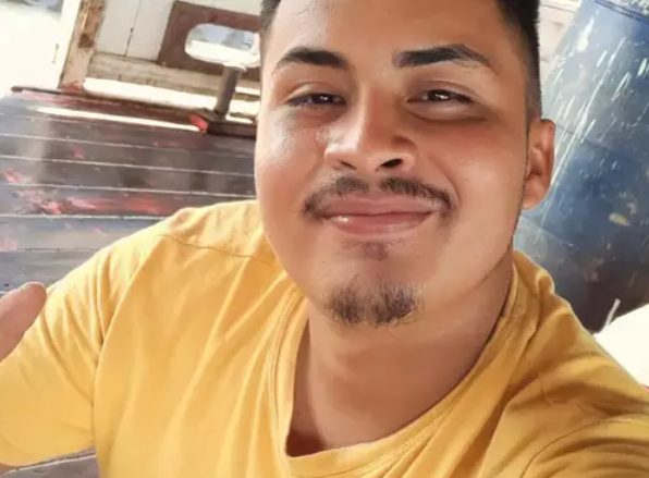 jovem-e-assassinado-e-fica-com-facao-cravado-no-peito