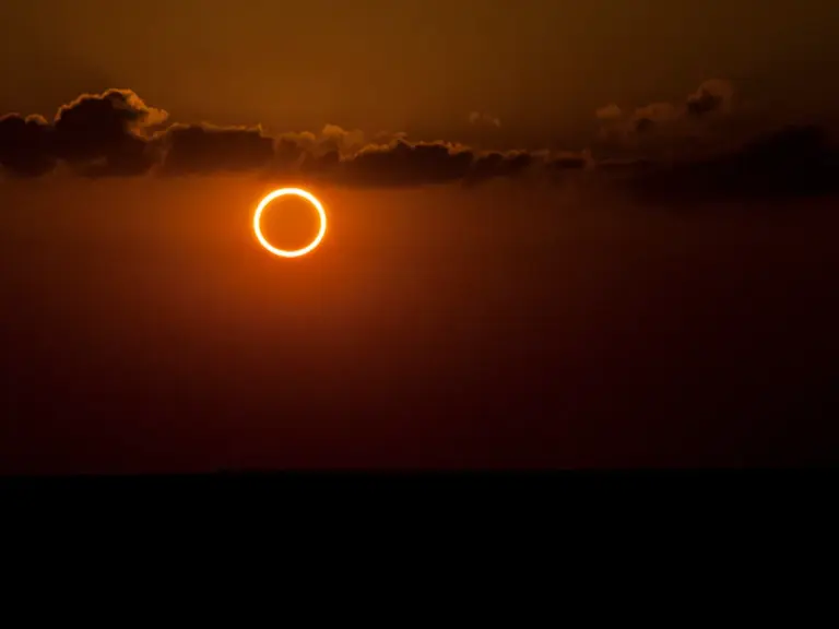 eclipse-solar-anular:-o-que-voce-precisa-saber-sobre-o-fenomeno-do-‘anel-de-fogo’