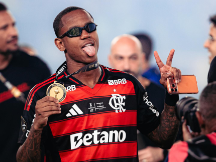 de-saida-do-flamengo,-wallace-yan-confirma-transferencia-para-o-rb-bragantino