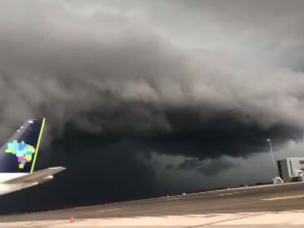 ‘stranger-things’?-nuvem-assustadora-encobre-aeroporto-internacional;-assista