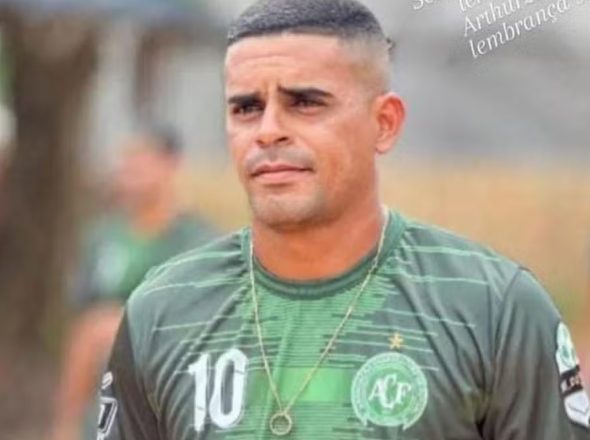 jogador-de-futebol-e-encontrado-morto-as-margens-de-rio