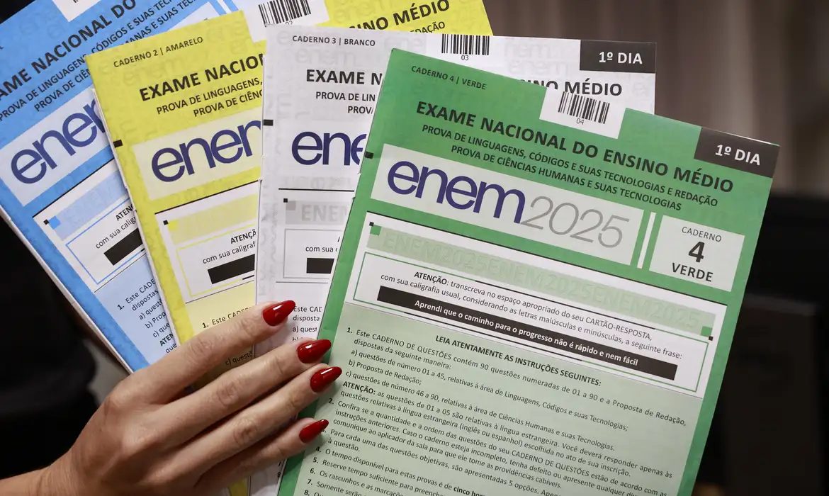 enem-2025:-correcao-da-redacao-e-alvo-de-criticas-apos-notas-baixas-e-viraliza-nas-redes