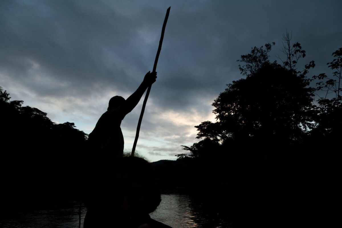 fotos-ineditas-mostram-maior-tribo-isolada-do-mundo;-veja