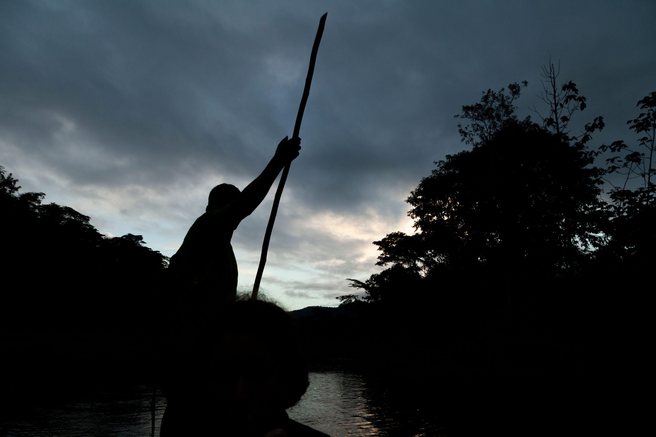 fotos-ineditas-mostram-maior-tribo-isolada-do-mundo;-veja