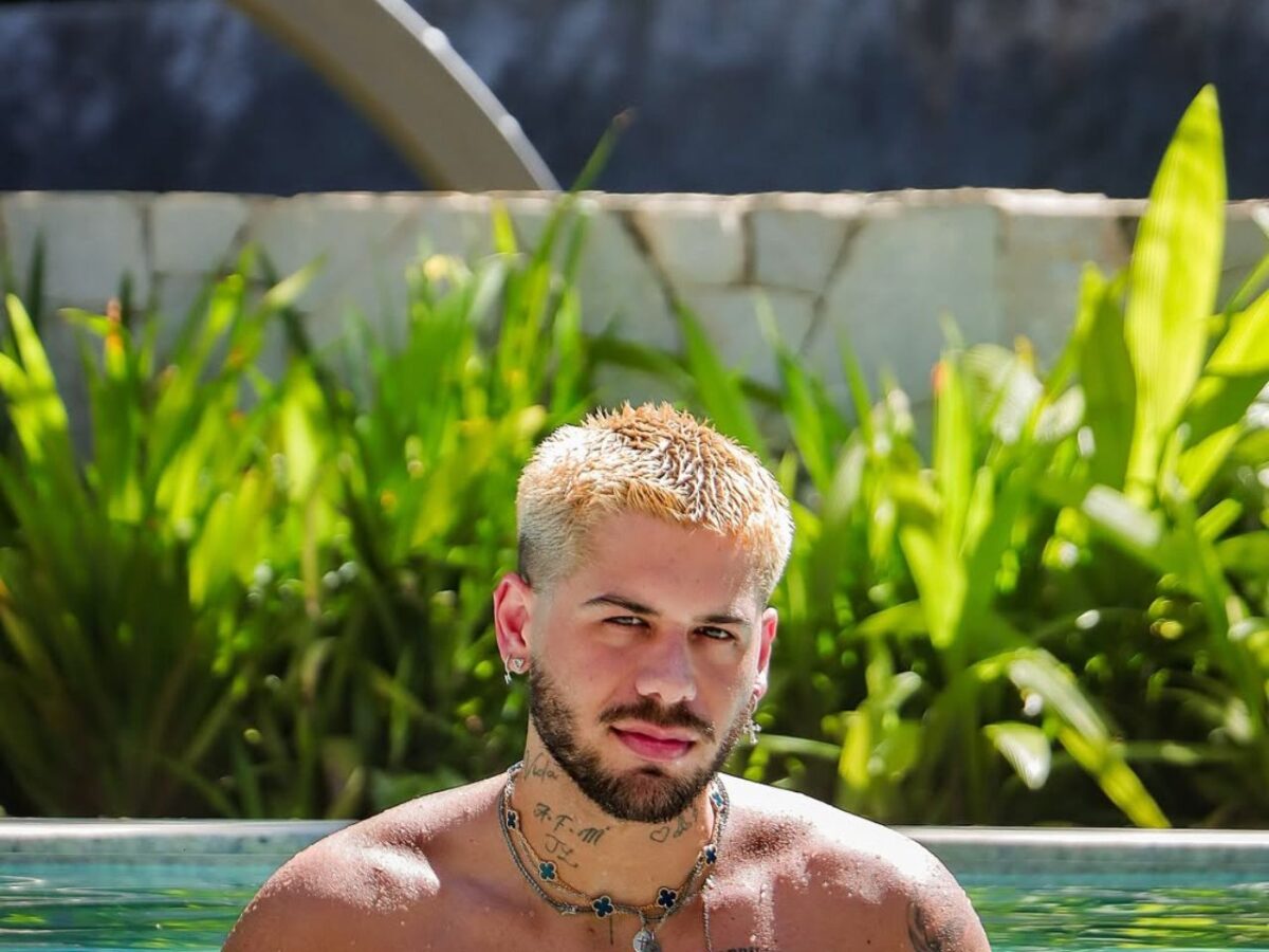 ze-felipe-surpreende-fas-e-posta-foto-ousada