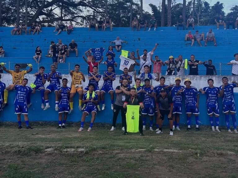 Torcida recebe Águia Sub-20 com emoção após acidente