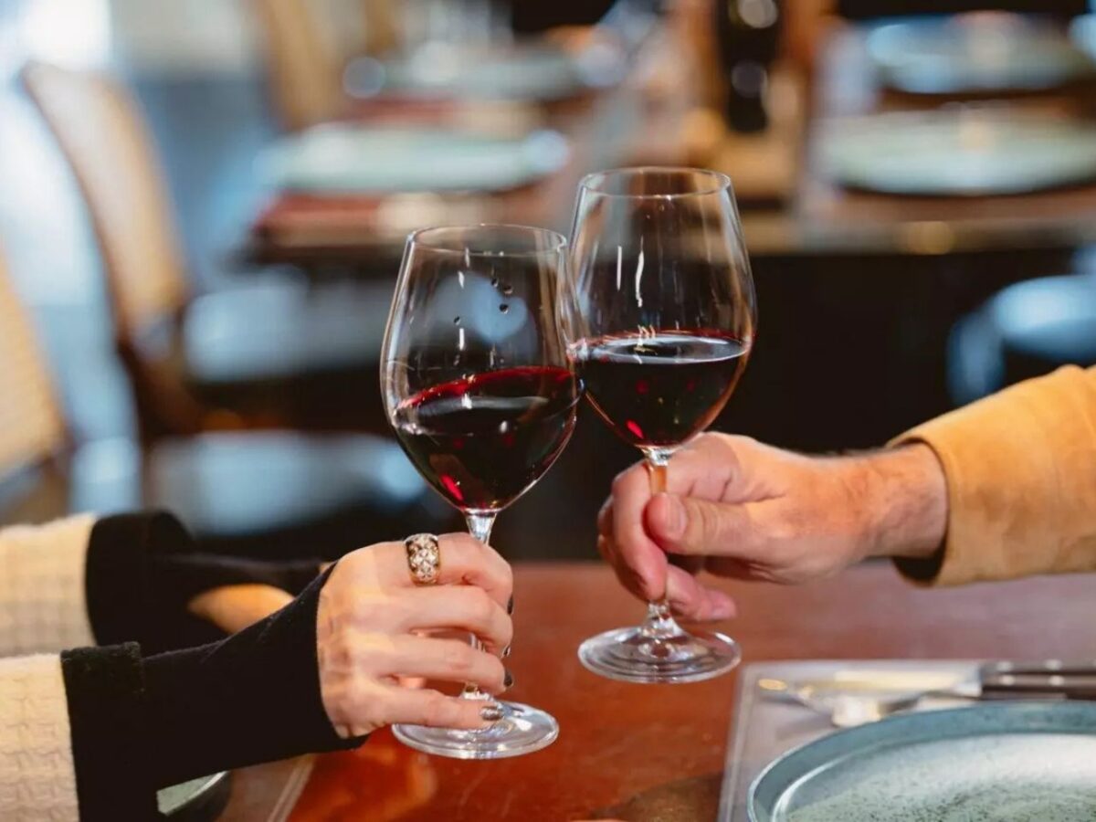 homem-demitido-apos-jantar-fora-durante-licenca-medica-ganha-indenizacao;-saiba-o-valor