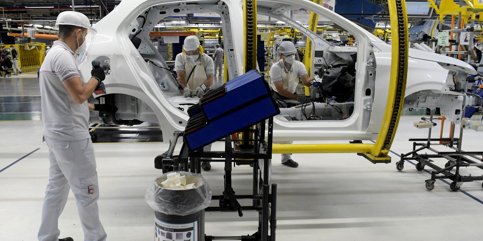 juros-altos-travam-credito-para-80%-das-industrias,-revela-pesquisa