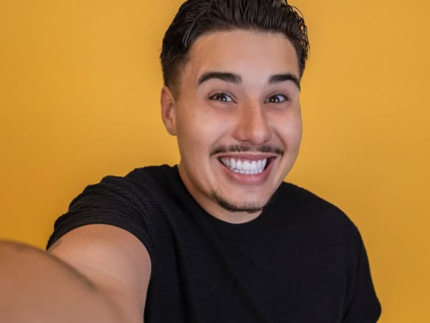 apos-caso-de-assedio-no-“bbb26”,-pedro-chega-acompanhado-de-produtor-e-seguranca-em-curitiba