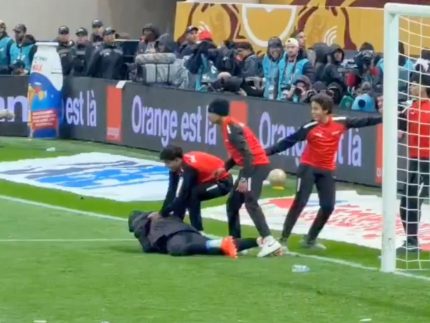 copa-africana:-toalha-gera-briga-entre-gandulas-marroquinos-e-goleiro-reserva-de-senegal