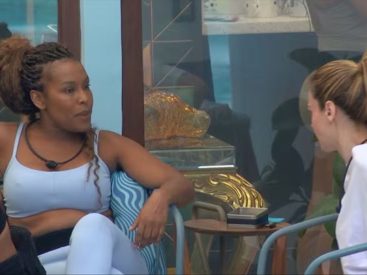 alvo-do-‘sincerao’:-ana-paula-e-sol-veiga-trocam-farpas-durante-dinamica